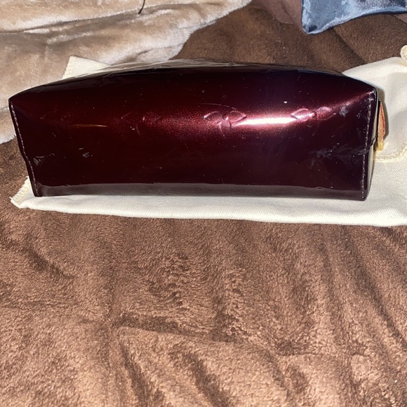 Vernis Louis Vuitton Cosmetic Pouch - Picture 4 of 6